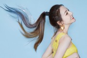 NBA季后赛焦点战：库里 vs 字母哥 数据对比+胜负预测，库里和字母哥合照